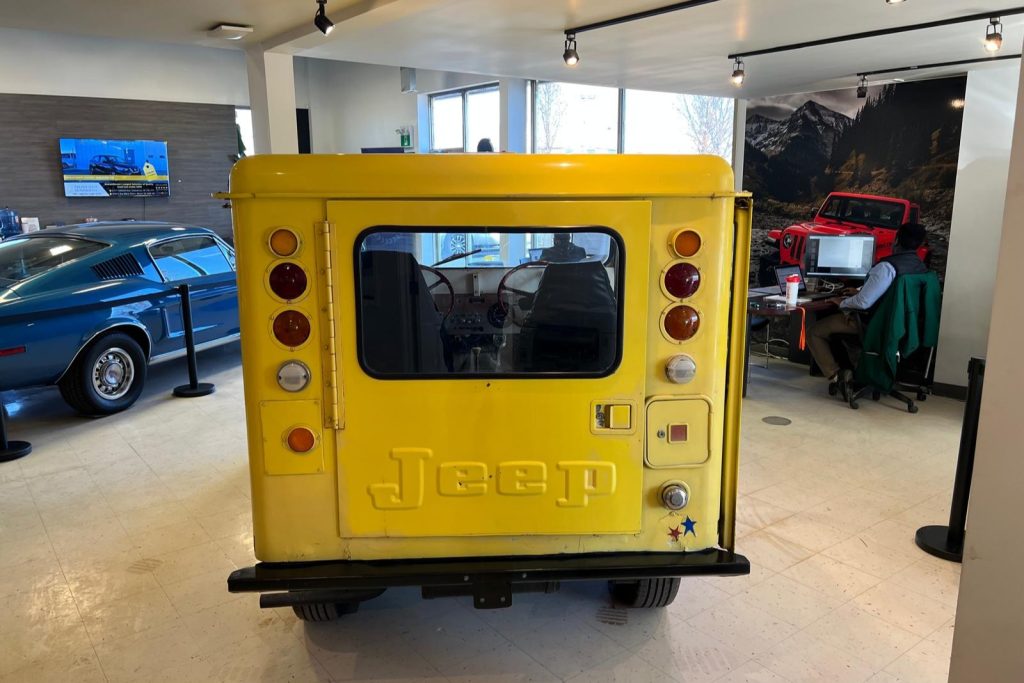 1973 Jeep DJ-5C -312011