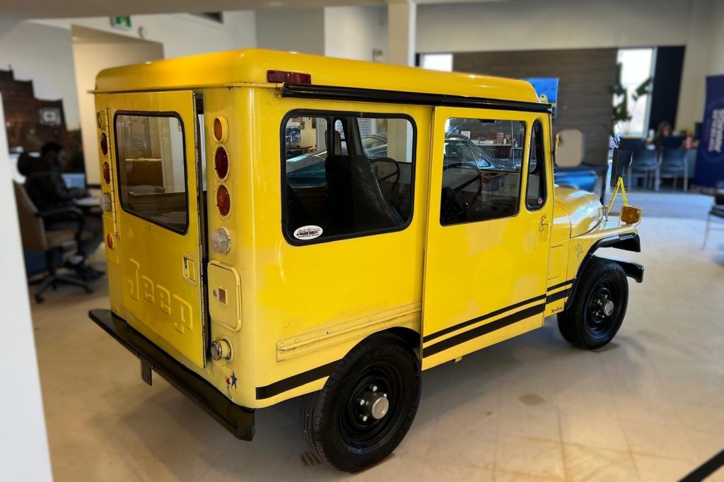 1973 Jeep DJ-5C -312011