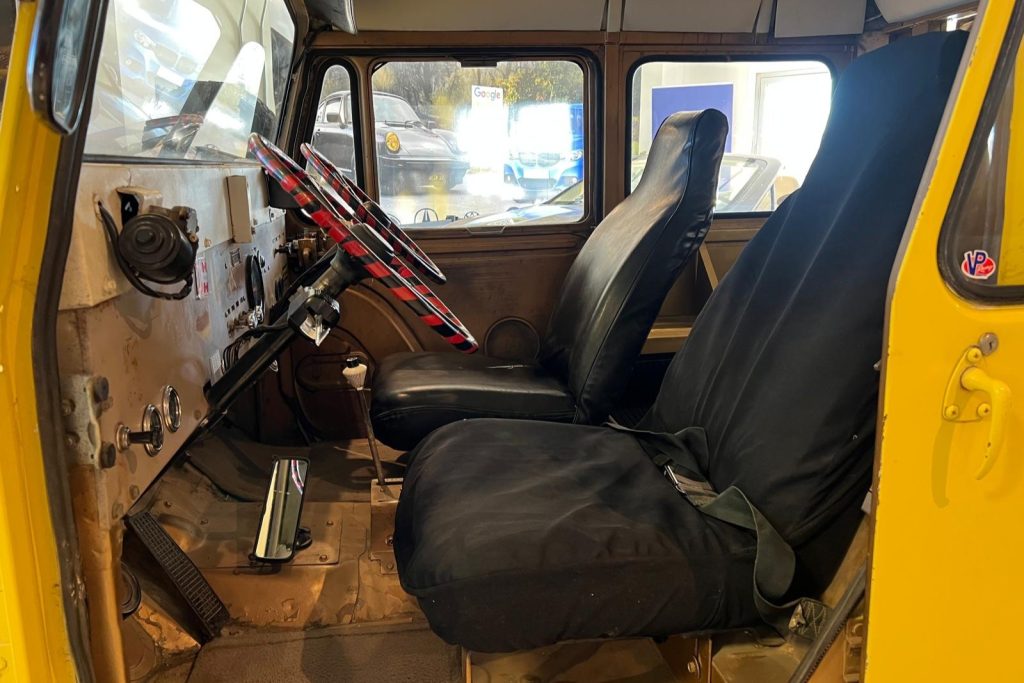 1973 Jeep DJ-5C -312011