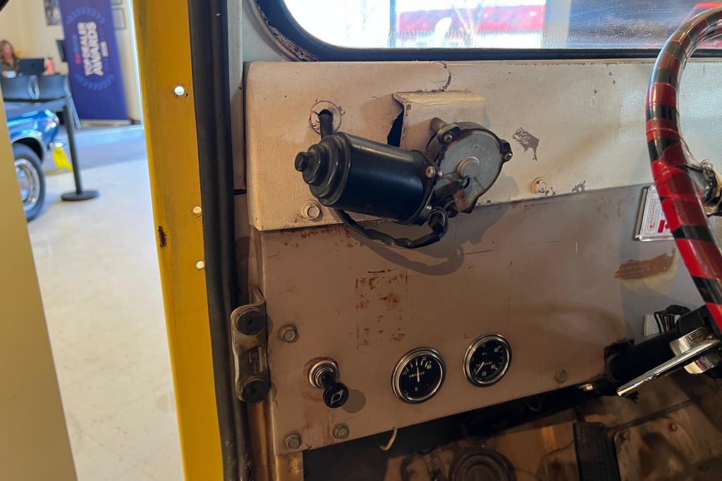 1973 Jeep DJ-5C -312011