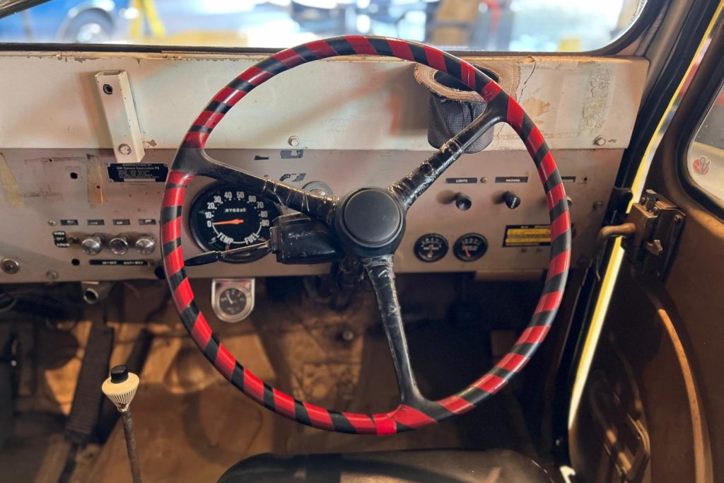 1973 Jeep DJ-5C -312011